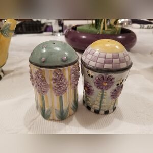 Debbie Mumm's Sugura Lavender Tea Garden